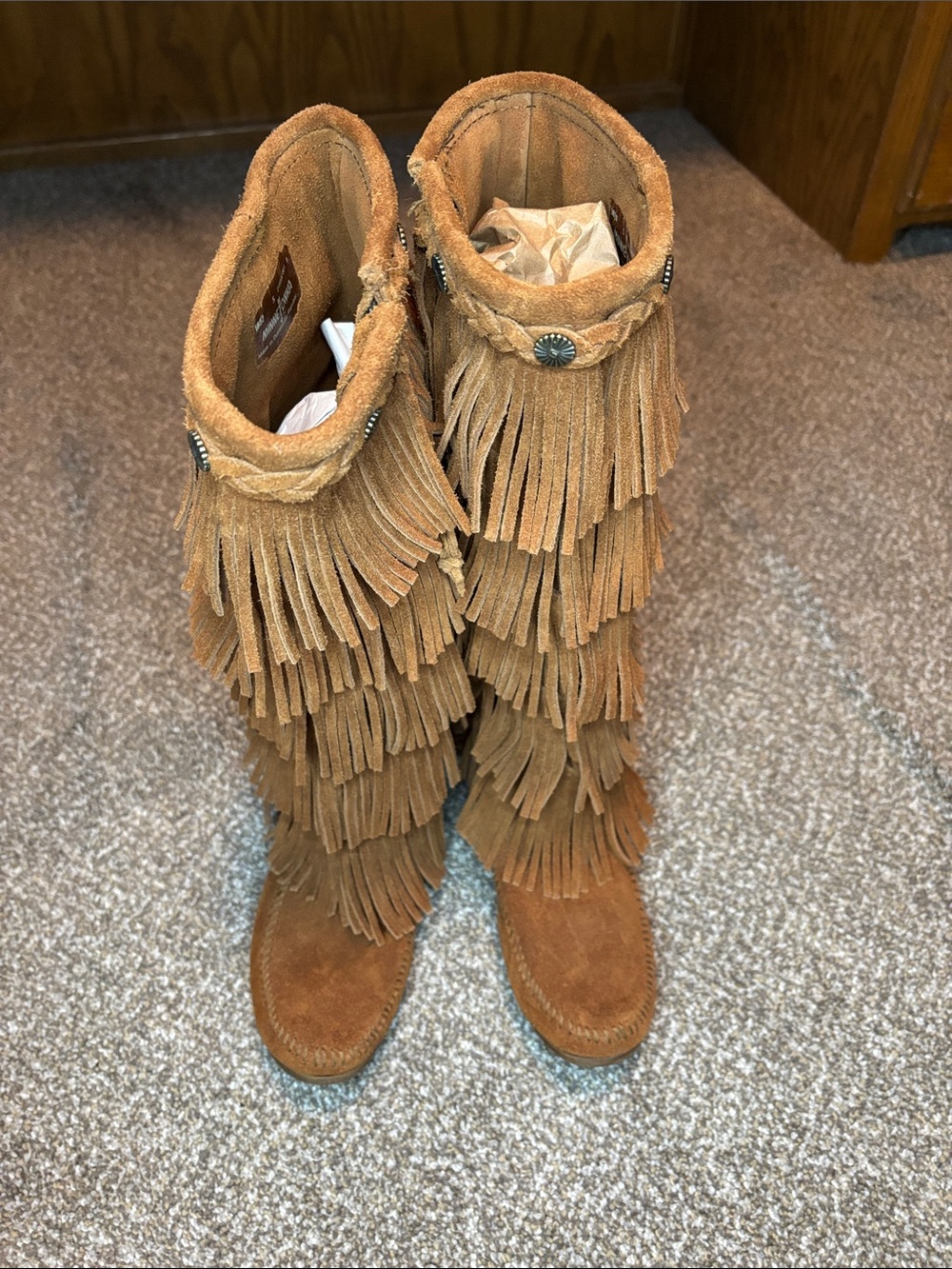 Minnetonka Fringe Suede Knee-High Moccasin in Tan women’s size 5